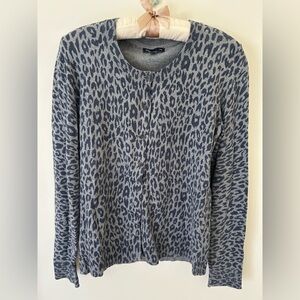 GAP Gray and Navy Leopard Print Knit Cardigan 
Size: Medium
GUC (Piling)